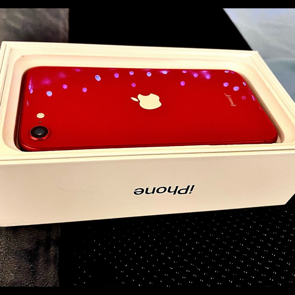 BRAND NEW IPHONE SE !! (Just 2 weeks old)